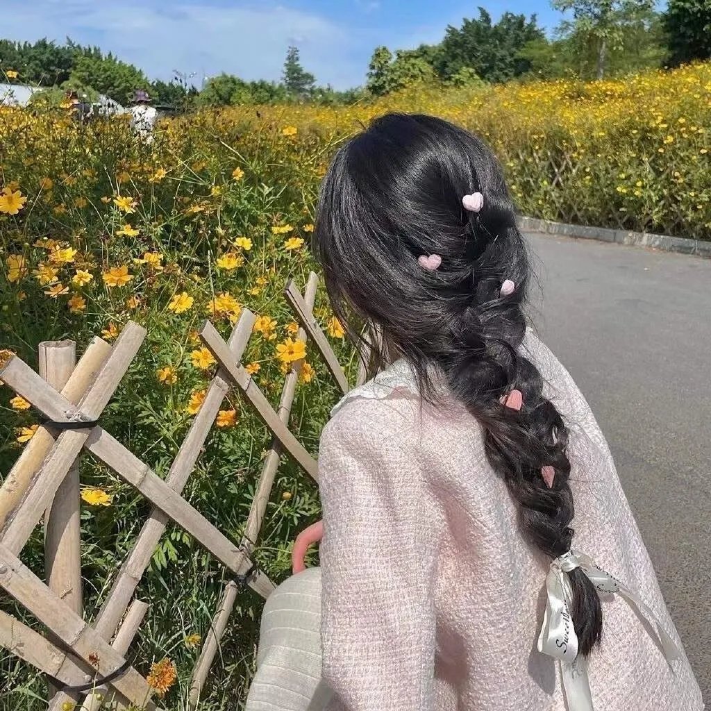 他嚣张狂妄,却对她俯首称臣